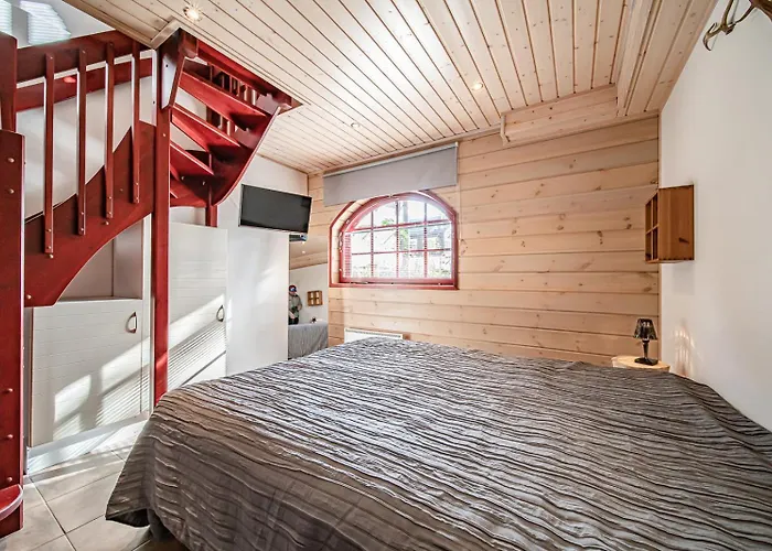 Aurora Center By Aavalevi